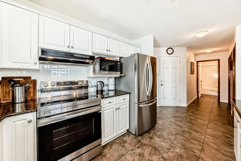 157 Hawkstone Manor NW Calgary AB T3G 3X2