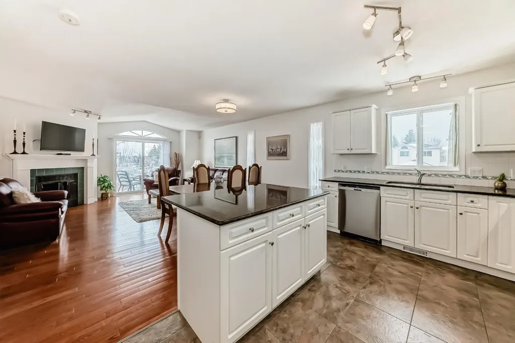 157 Hawkstone Manor NW Calgary AB T3G 3X2
