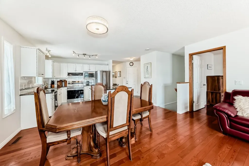 157 Hawkstone Manor NW Calgary AB T3G 3X2