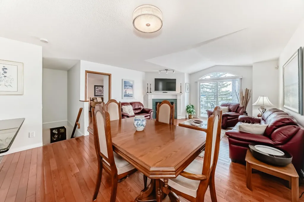 157 Hawkstone Manor NW Calgary AB T3G 3X2