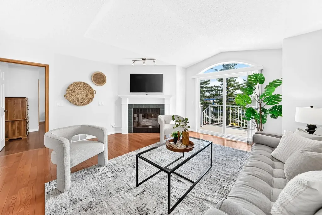 157 Hawkstone Manor NW Calgary AB T3G 3X2