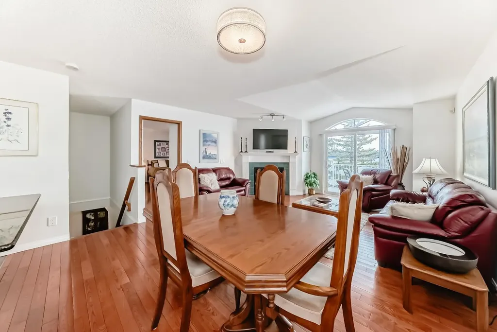 157 Hawkstone Manor NW Calgary AB T3G 3X2