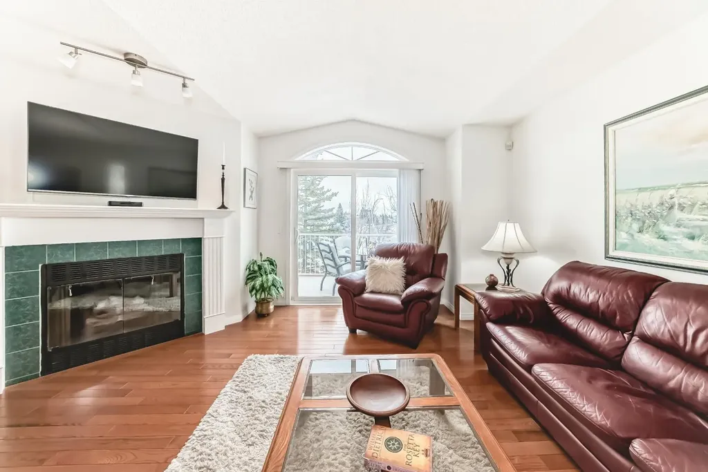 157 Hawkstone Manor NW Calgary AB T3G 3X2