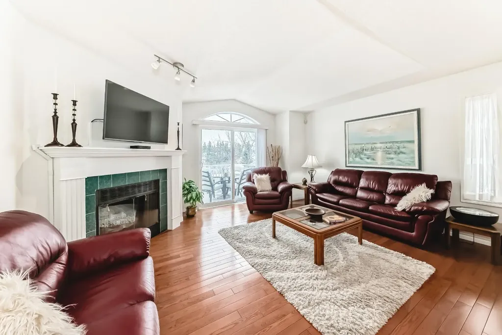 157 Hawkstone Manor NW Calgary AB T3G 3X2