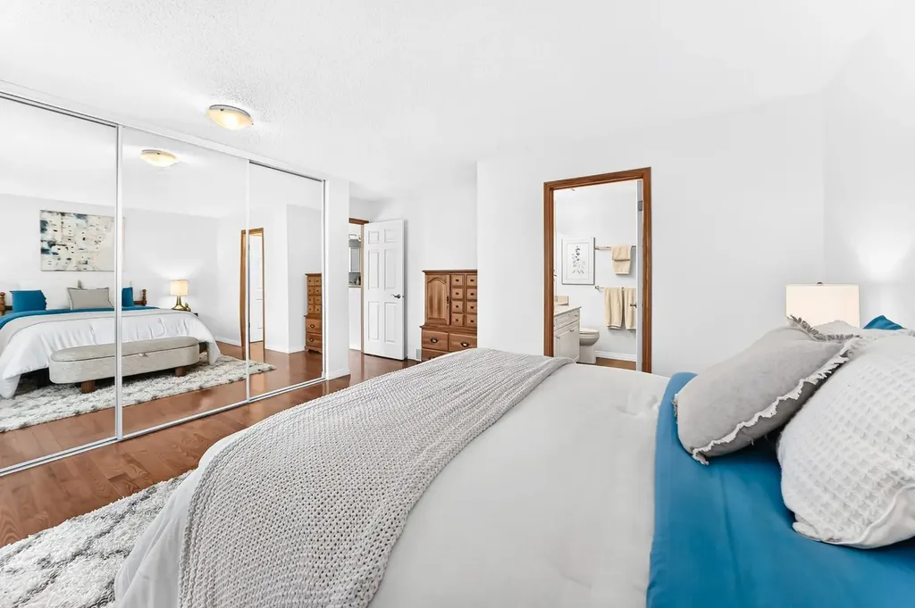 157 Hawkstone Manor NW Calgary AB T3G 3X2