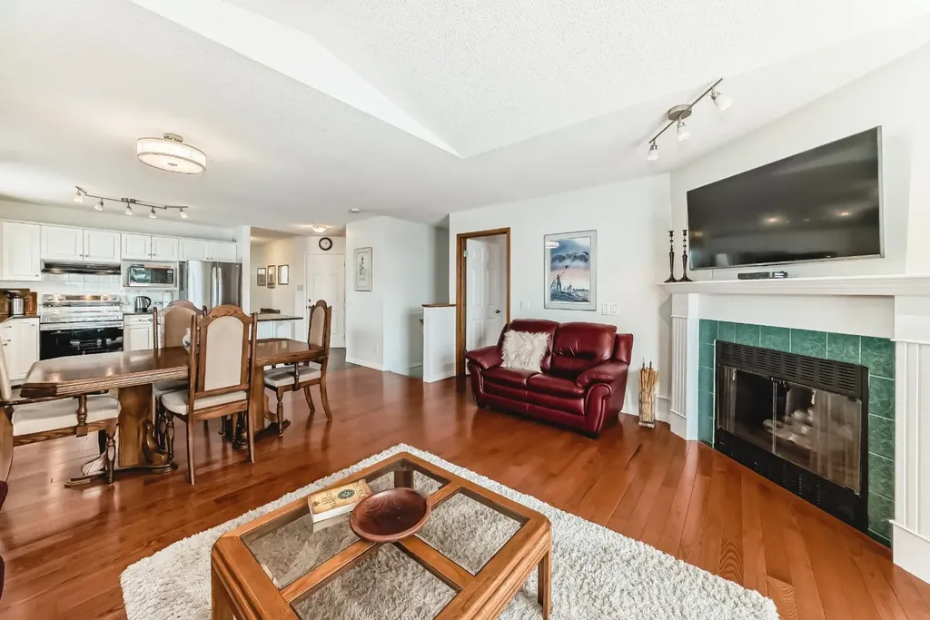 157 Hawkstone Manor NW Calgary AB T3G 3X2