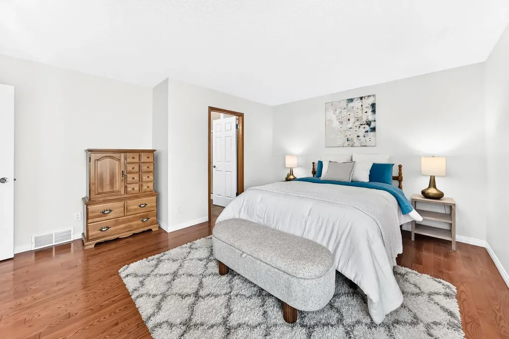 157 Hawkstone Manor NW Calgary AB T3G 3X2