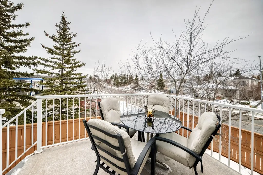157 Hawkstone Manor NW Calgary AB T3G 3X2