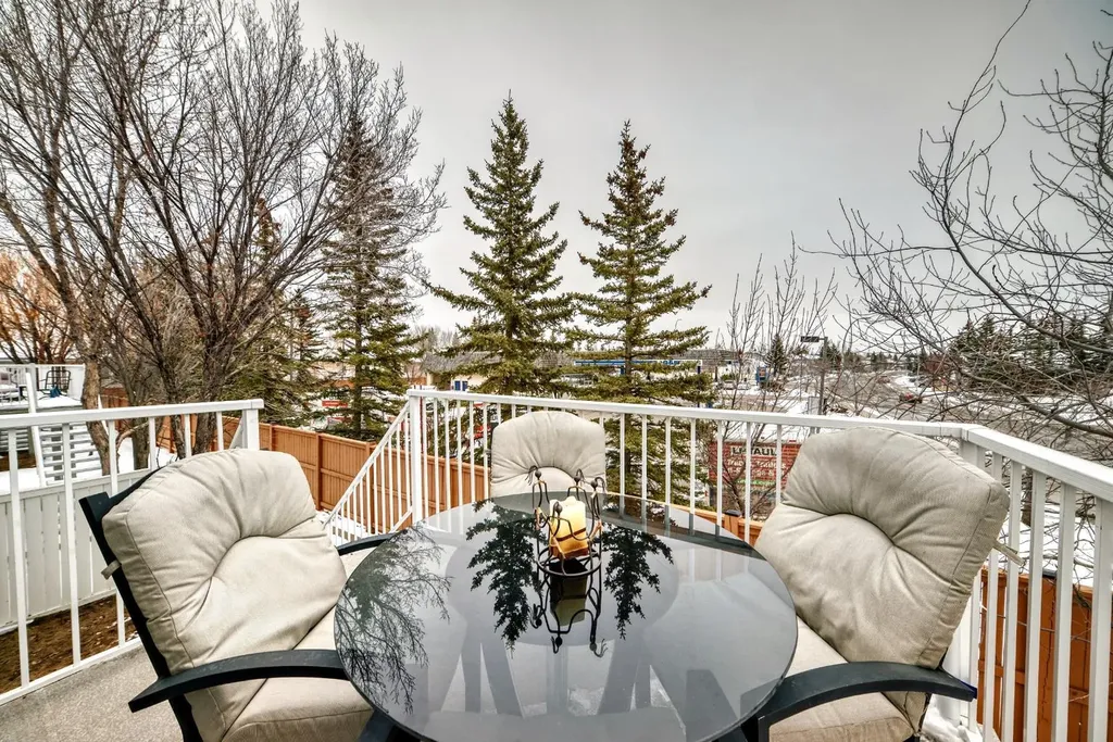 157 Hawkstone Manor NW Calgary AB T3G 3X2