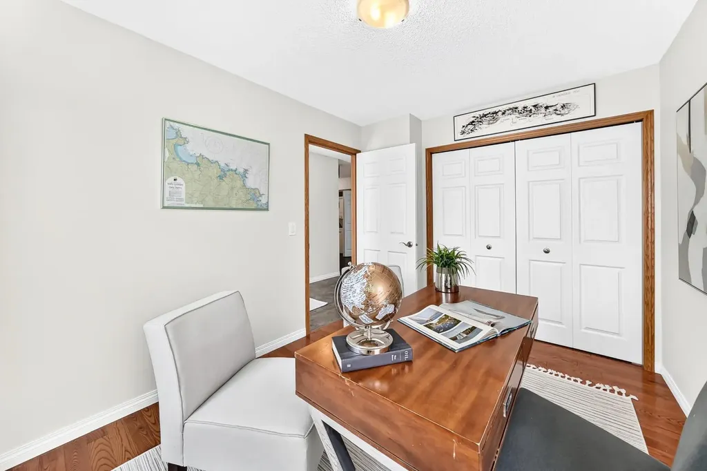 157 Hawkstone Manor NW Calgary AB T3G 3X2