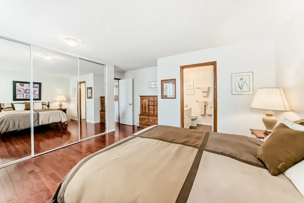 157 Hawkstone Manor NW Calgary AB T3G 3X2