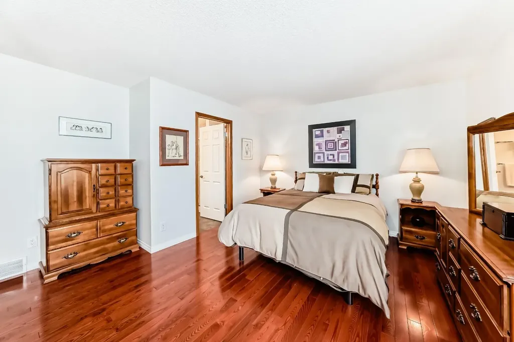 157 Hawkstone Manor NW Calgary AB T3G 3X2