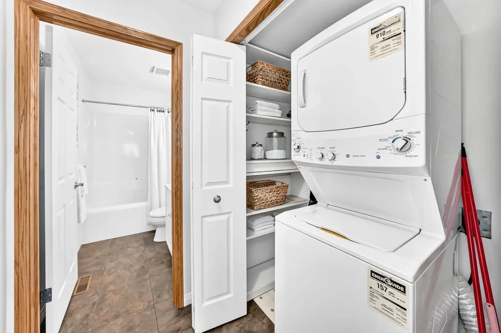 157 Hawkstone Manor NW Calgary AB T3G 3X2