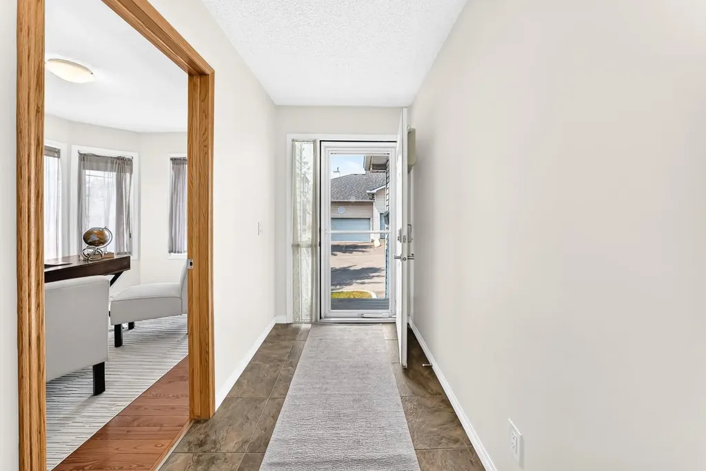 157 Hawkstone Manor NW Calgary AB T3G 3X2