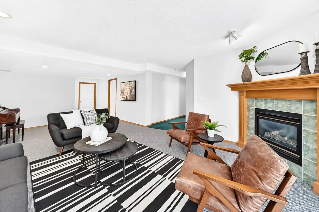 157 Hawkstone Manor NW Calgary AB T3G 3X2
