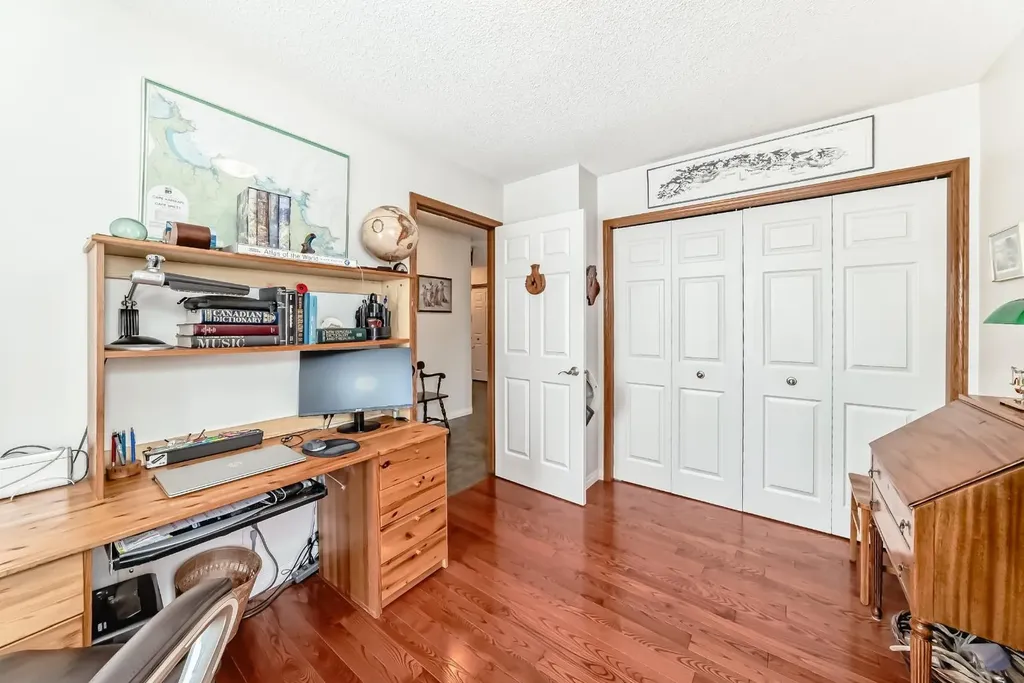 157 Hawkstone Manor NW Calgary AB T3G 3X2