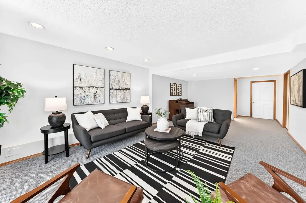 157 Hawkstone Manor NW Calgary AB T3G 3X2