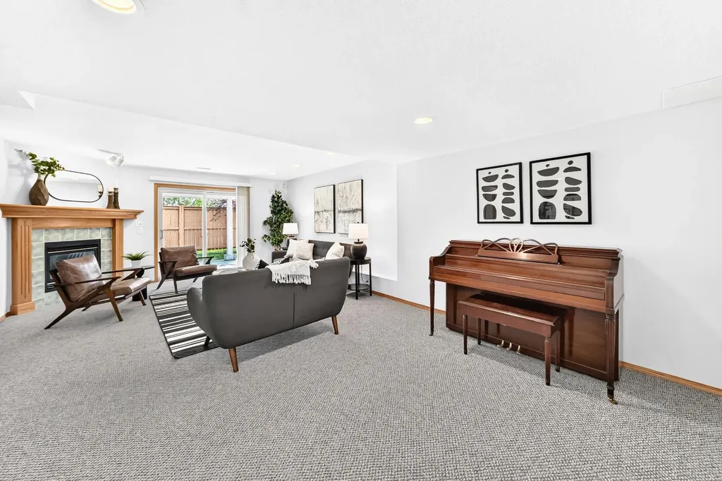 157 Hawkstone Manor NW Calgary AB T3G 3X2
