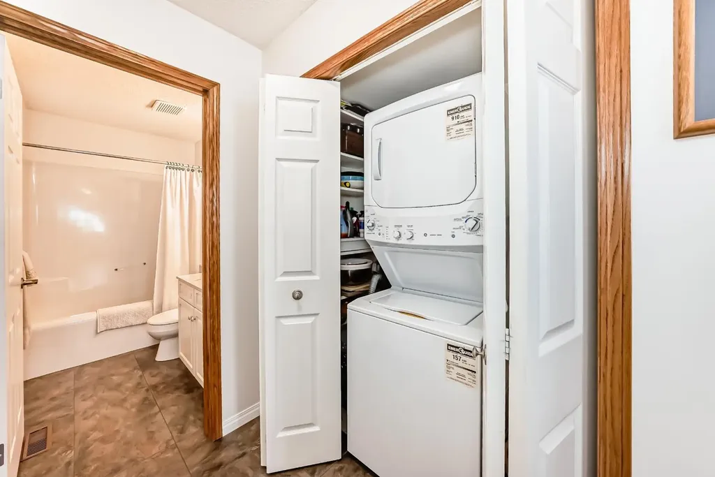 157 Hawkstone Manor NW Calgary AB T3G 3X2