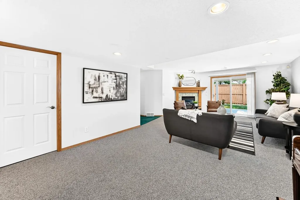 157 Hawkstone Manor NW Calgary AB T3G 3X2