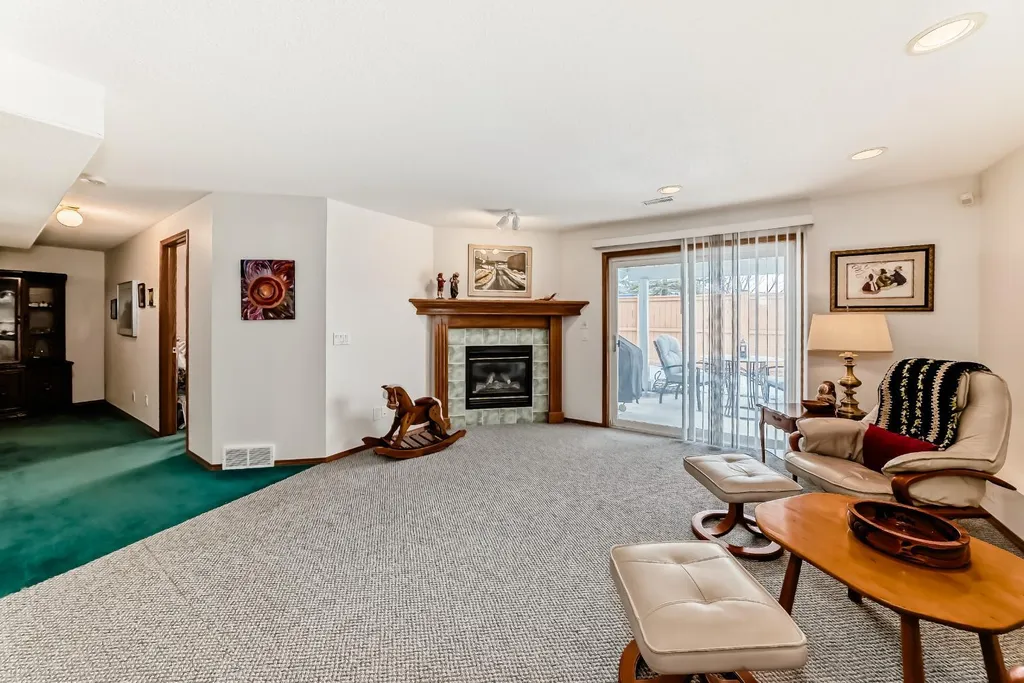 157 Hawkstone Manor NW Calgary AB T3G 3X2