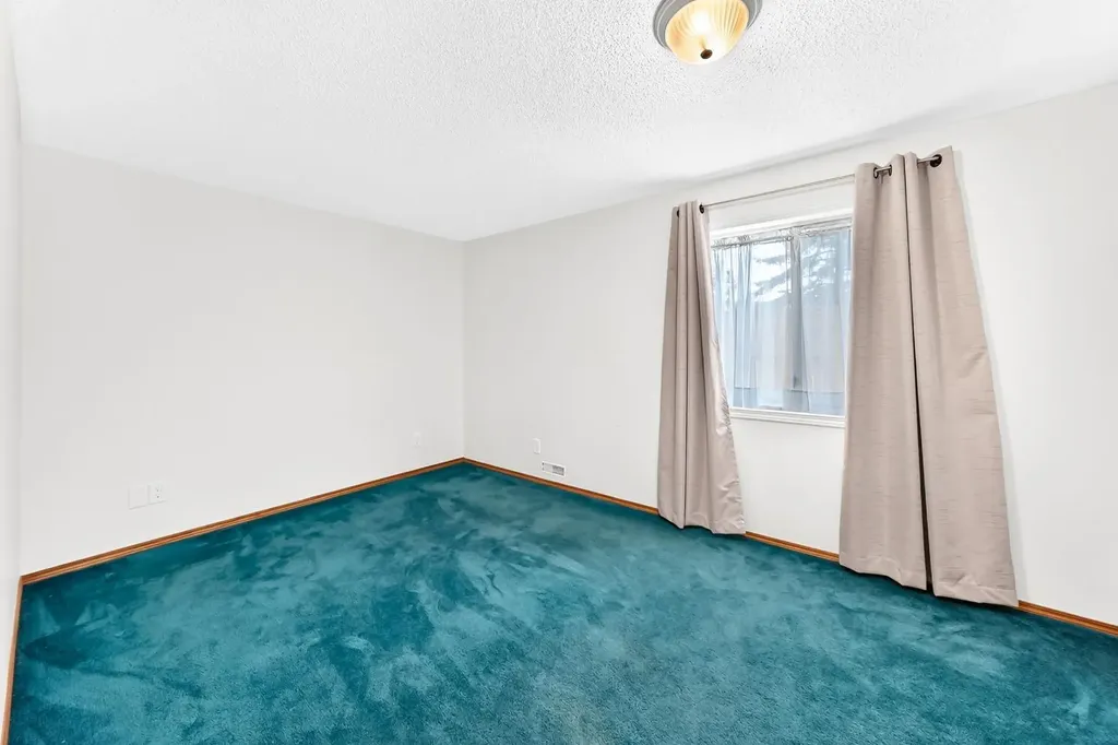 157 Hawkstone Manor NW Calgary AB T3G 3X2
