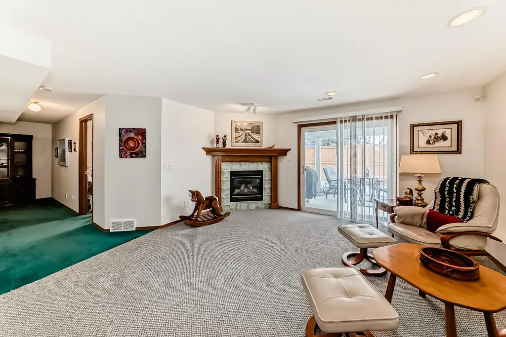 157 Hawkstone Manor NW Calgary AB T3G 3X2