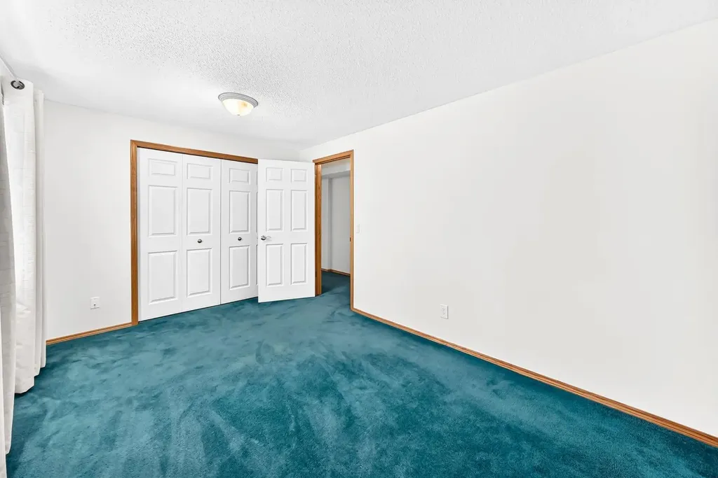 157 Hawkstone Manor NW Calgary AB T3G 3X2