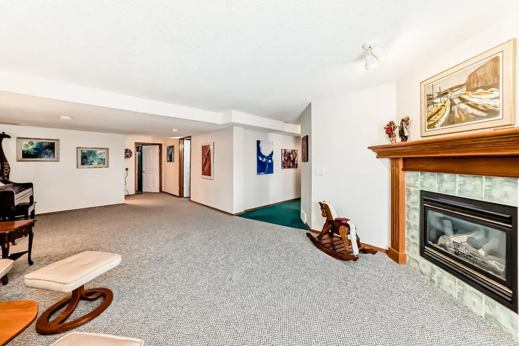 157 Hawkstone Manor NW Calgary AB T3G 3X2