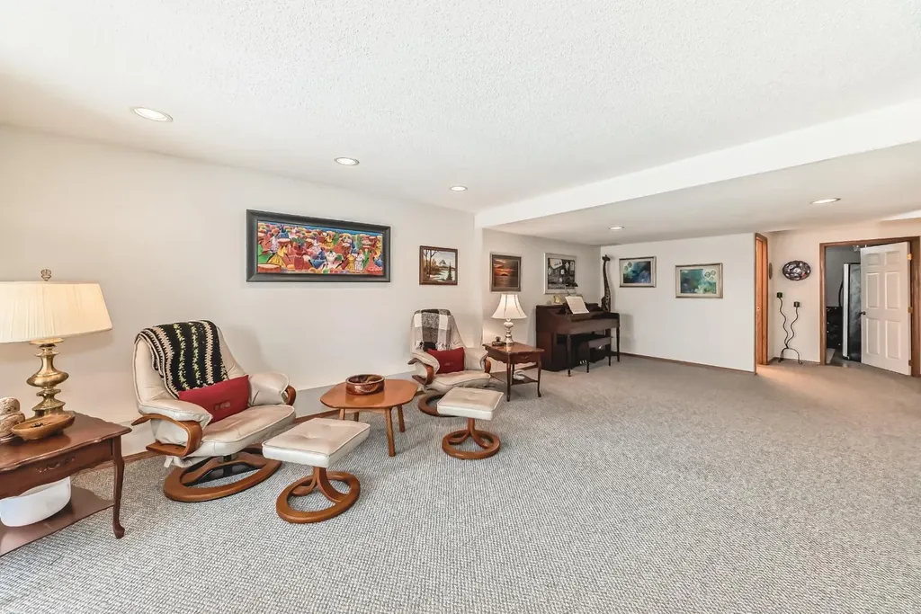 157 Hawkstone Manor NW Calgary AB T3G 3X2