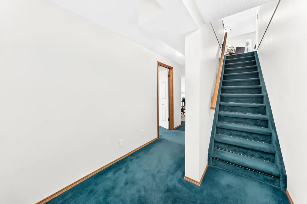 157 Hawkstone Manor NW Calgary AB T3G 3X2