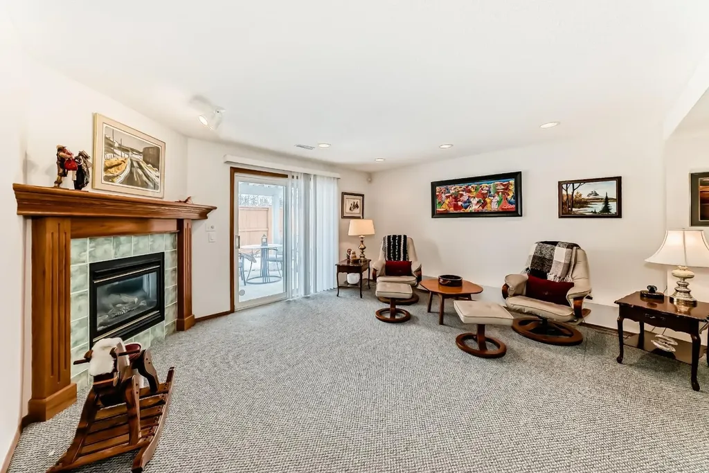 157 Hawkstone Manor NW Calgary AB T3G 3X2