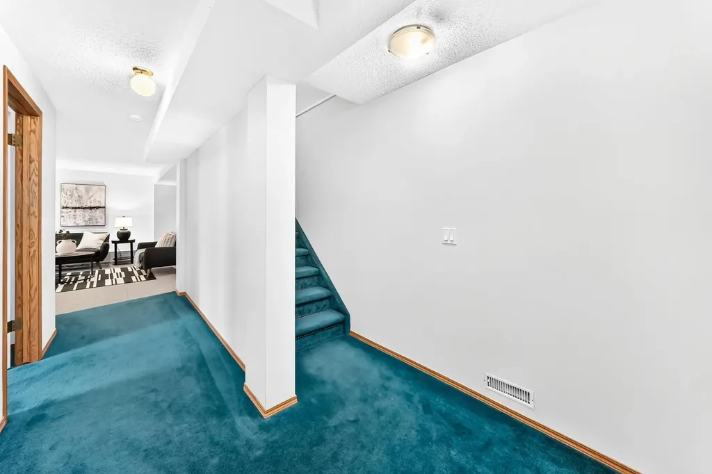 157 Hawkstone Manor NW Calgary AB T3G 3X2