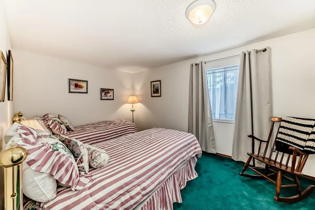 157 Hawkstone Manor NW Calgary AB T3G 3X2