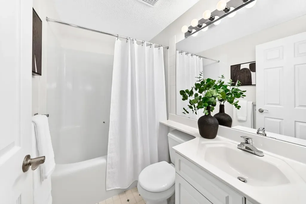 157 Hawkstone Manor NW Calgary AB T3G 3X2