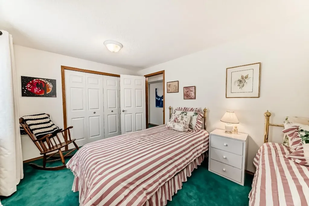 157 Hawkstone Manor NW Calgary AB T3G 3X2