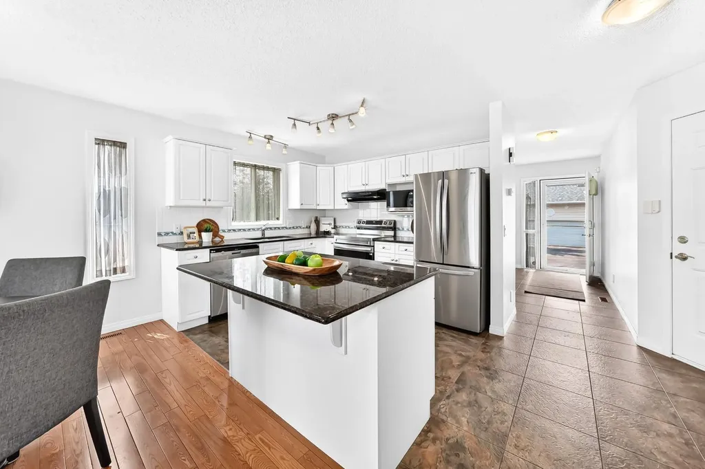157 Hawkstone Manor NW Calgary AB T3G 3X2