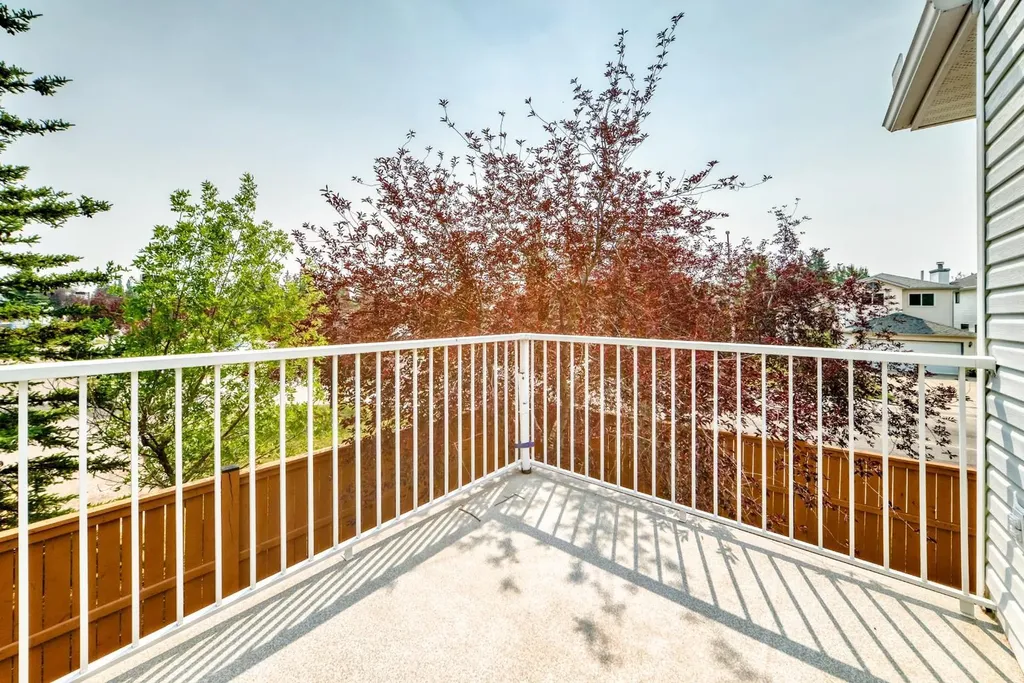 157 Hawkstone Manor NW Calgary AB T3G 3X2