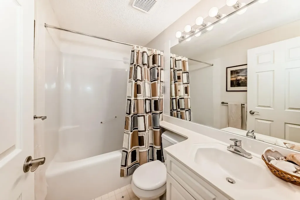 157 Hawkstone Manor NW Calgary AB T3G 3X2