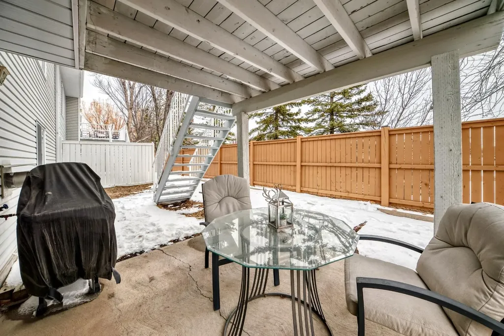 157 Hawkstone Manor NW Calgary AB T3G 3X2