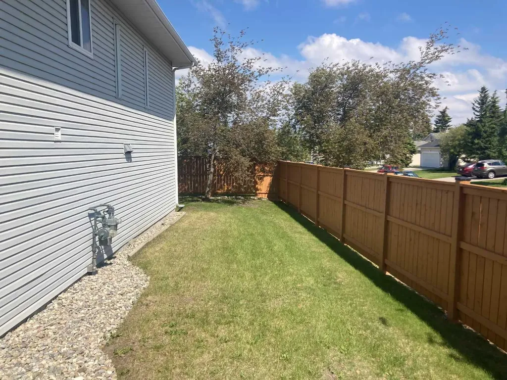 157 Hawkstone Manor NW Calgary AB T3G 3X2