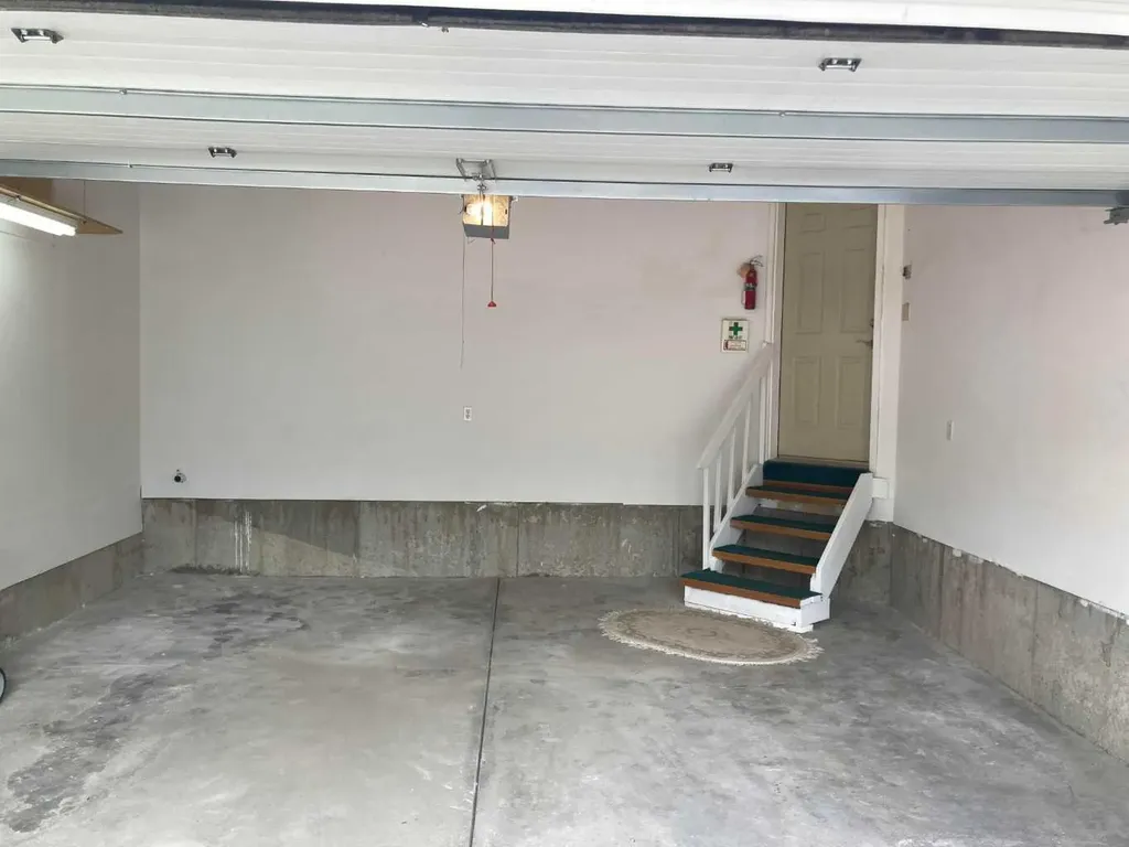 157 Hawkstone Manor NW Calgary AB T3G 3X2