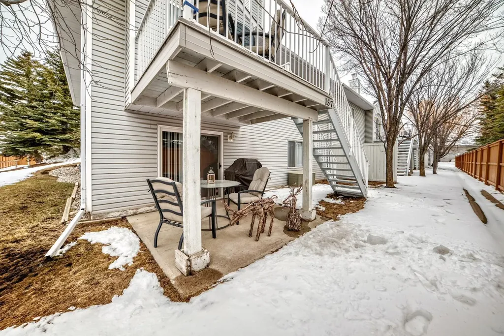 157 Hawkstone Manor NW Calgary AB T3G 3X2
