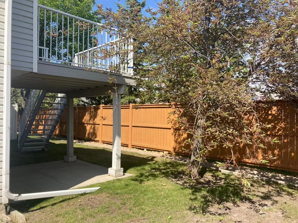 157 Hawkstone Manor NW Calgary AB T3G 3X2