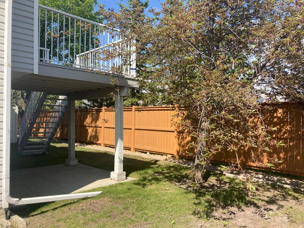 157 Hawkstone Manor NW Calgary AB T3G 3X2