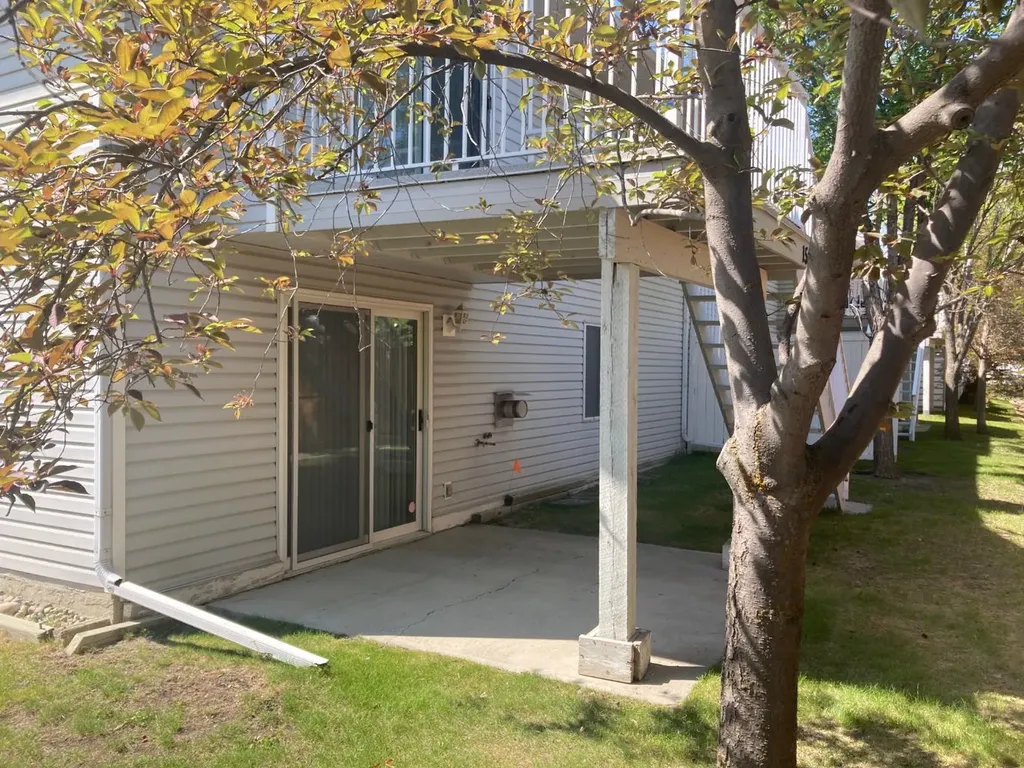 157 Hawkstone Manor NW Calgary AB T3G 3X2