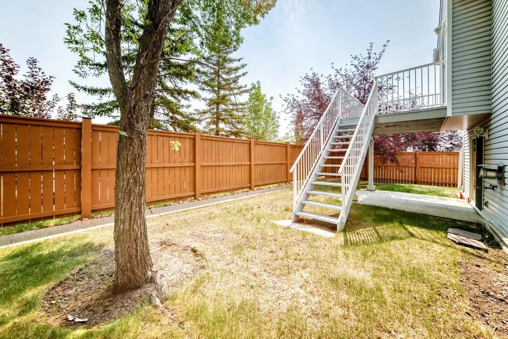 157 Hawkstone Manor NW Calgary AB T3G 3X2