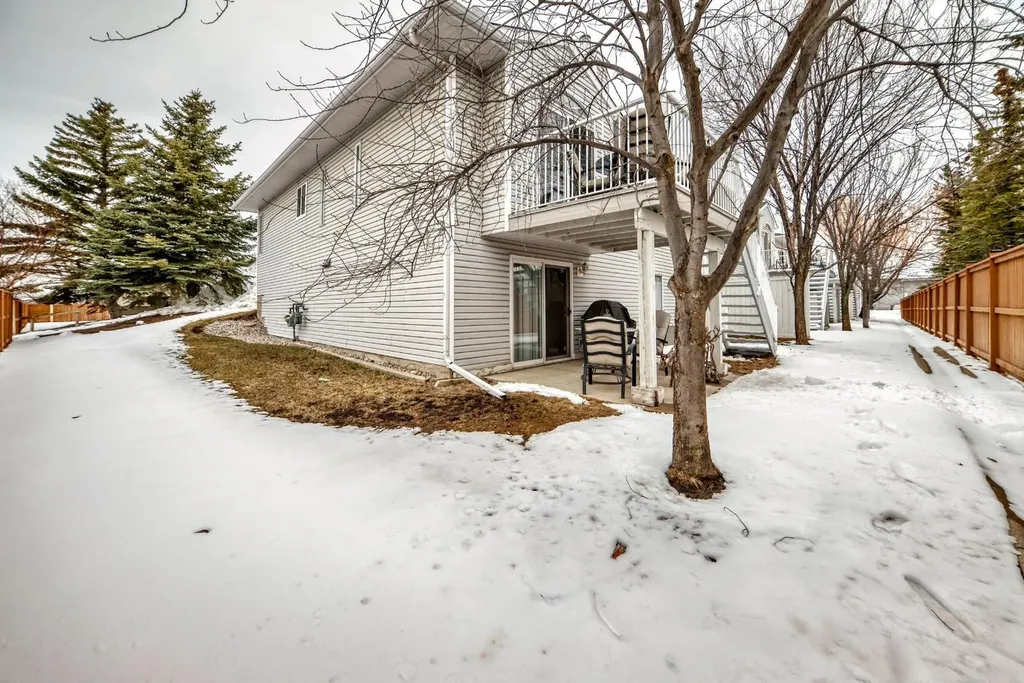 157 Hawkstone Manor NW Calgary AB T3G 3X2