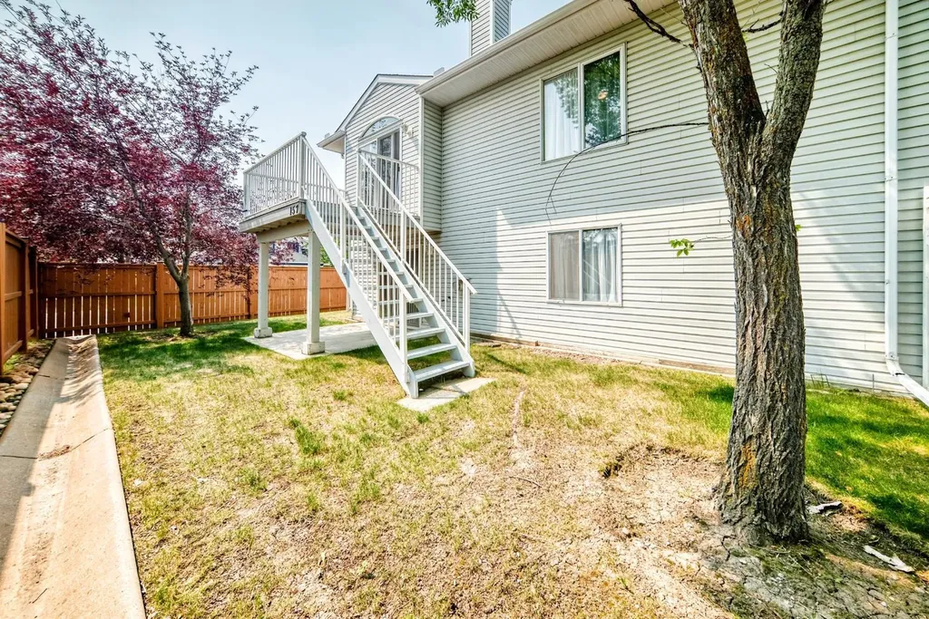 157 Hawkstone Manor NW Calgary AB T3G 3X2