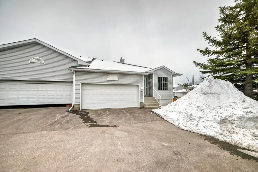157 Hawkstone Manor NW Calgary AB T3G 3X2